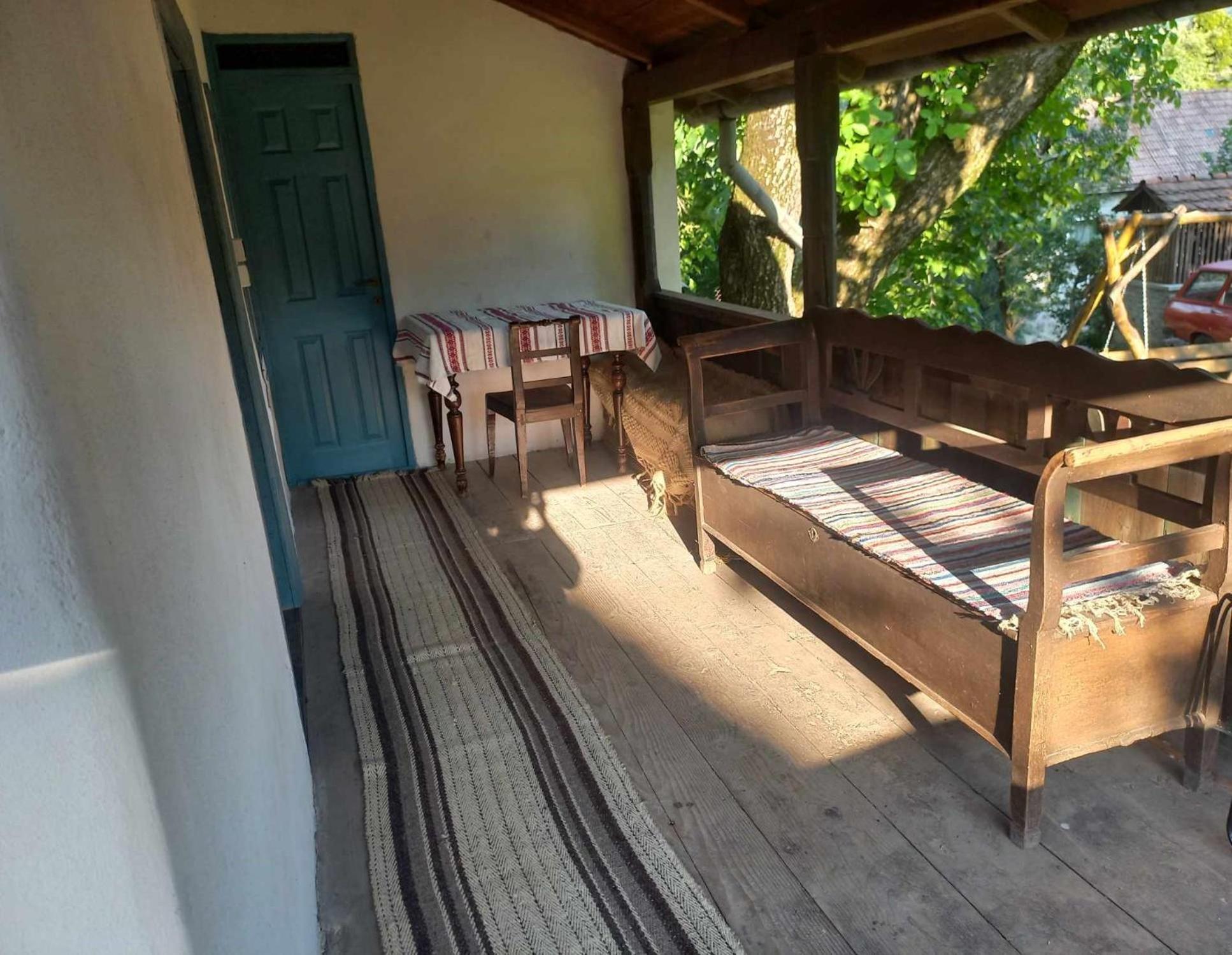 Biro Vendeghaz Hotel Sarateni Ngoại thất bức ảnh